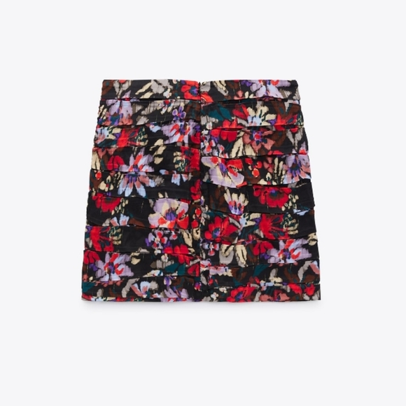 🆕️ Zara Floral Highwaisted Skirt - Picture 2 of 2